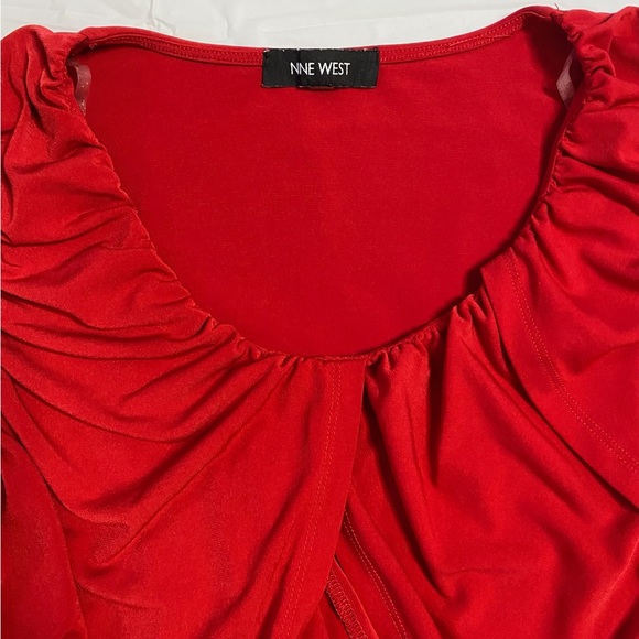 Gorgeous red top - Picture 2 of 3